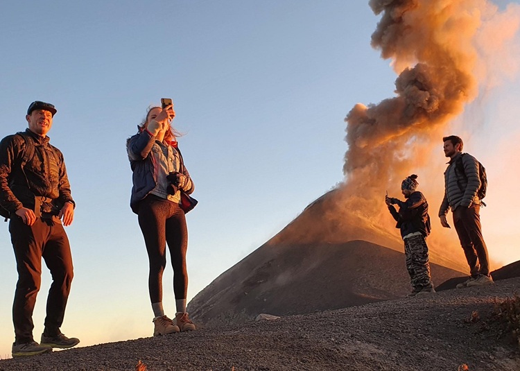 7-Day-Hike-vs-Overnight-Hike-on-Acatenango-Volcano