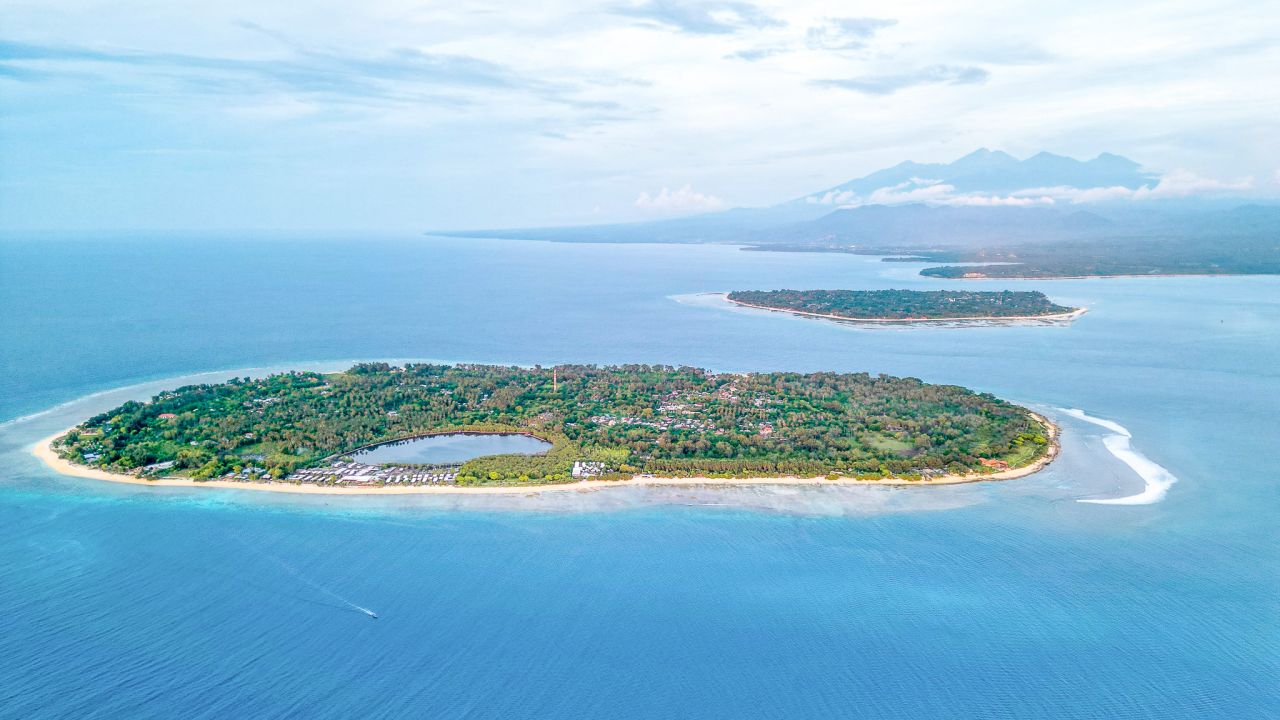 Aerial-View-Gili-Meno-1280×720-1