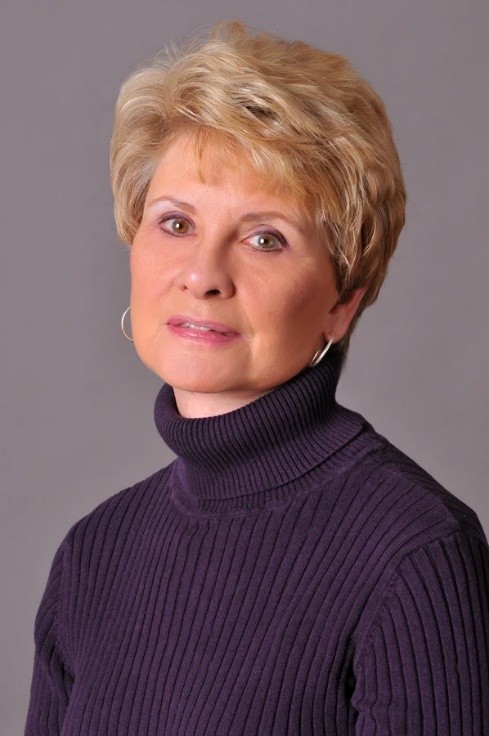 Tricia-Poulos-Leonard-Author-Image