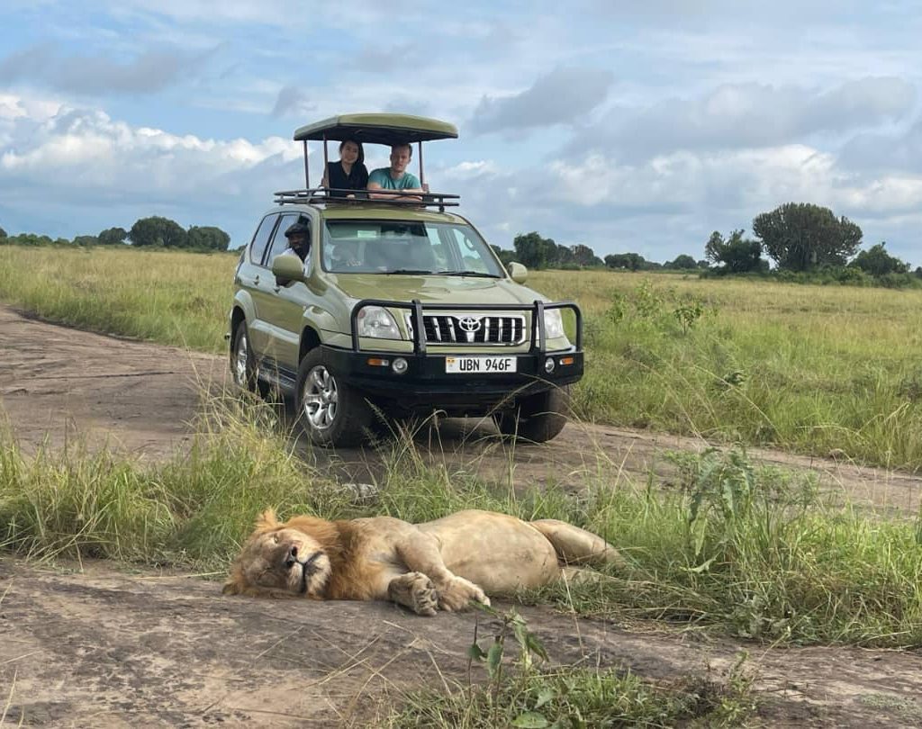 land-cruiser-pop-up-roof-uganda