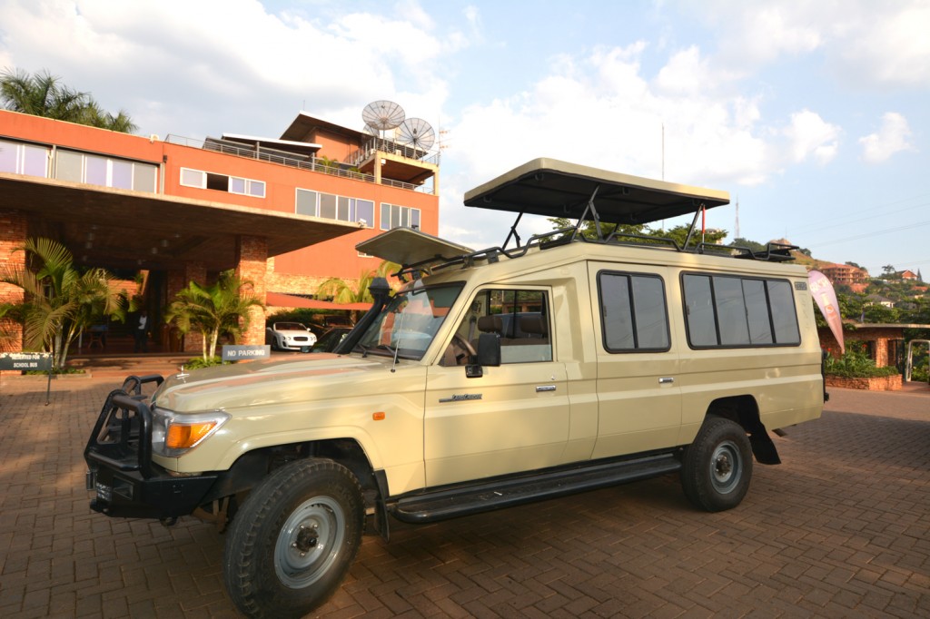 land-cruiser-safari-4×4-1