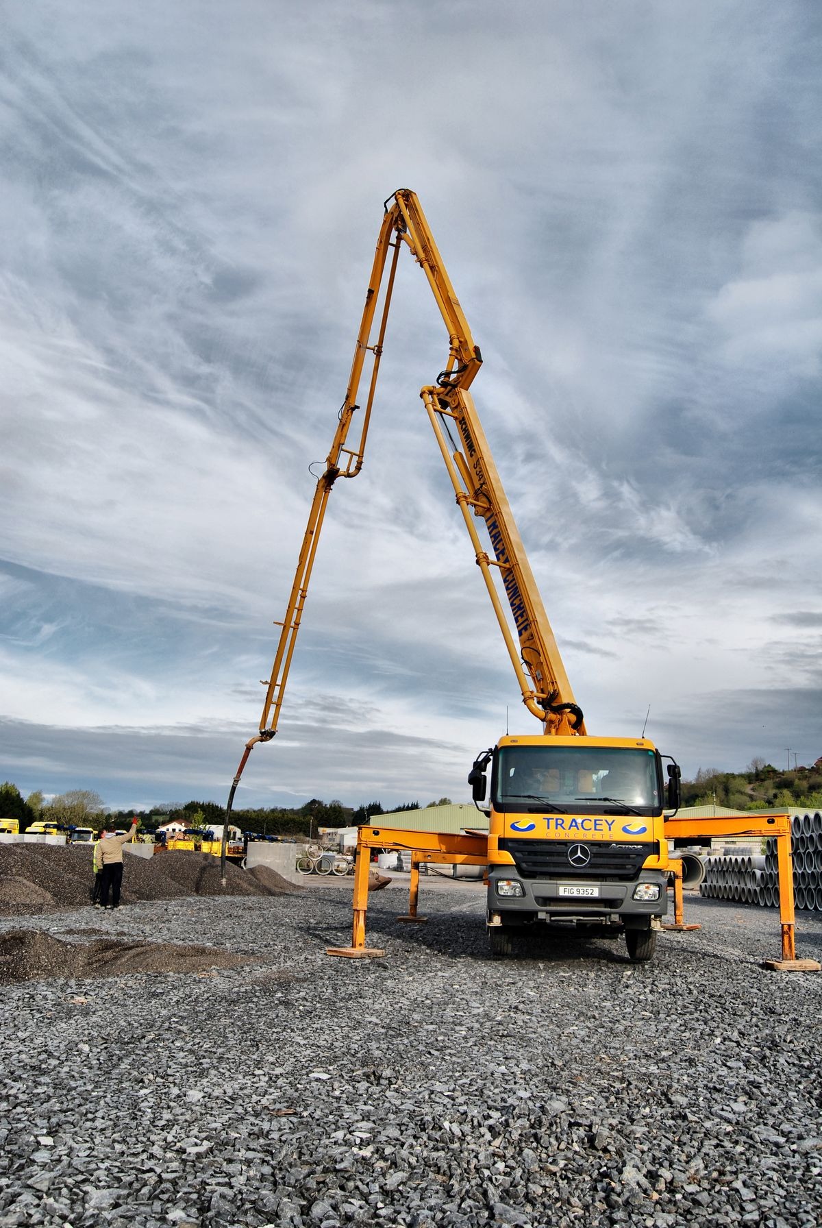 Concrete-pump-on-rent-in-Delhi