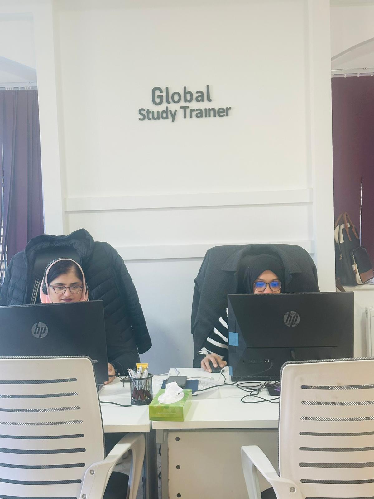 Global-study-trainer-inside-office