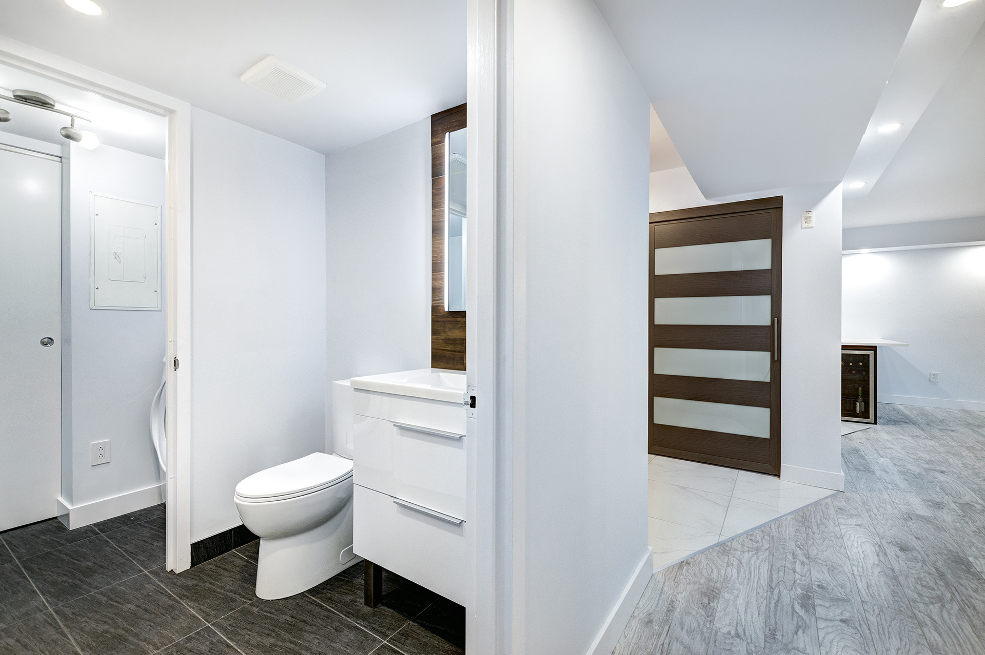 full-set-of-empty-renovated-apartment-in-montreal-2026-03-26-04-48-47-utc