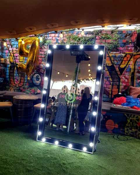 hire-a-photo-booth-03