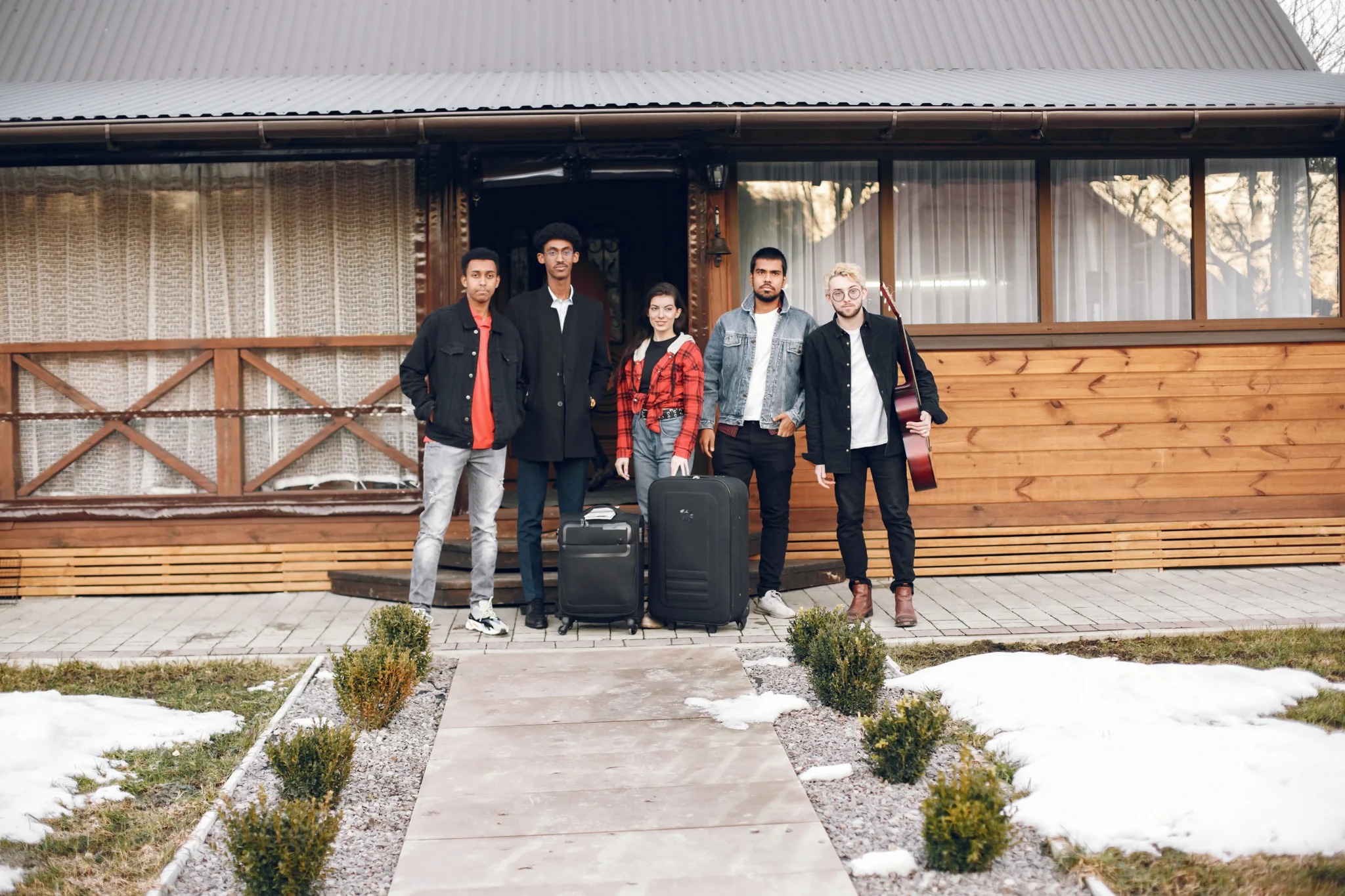 imgi_23_hipster-travellers-ready-trip-indian-men-woman-holding-suitcases-house-2048×1365-1