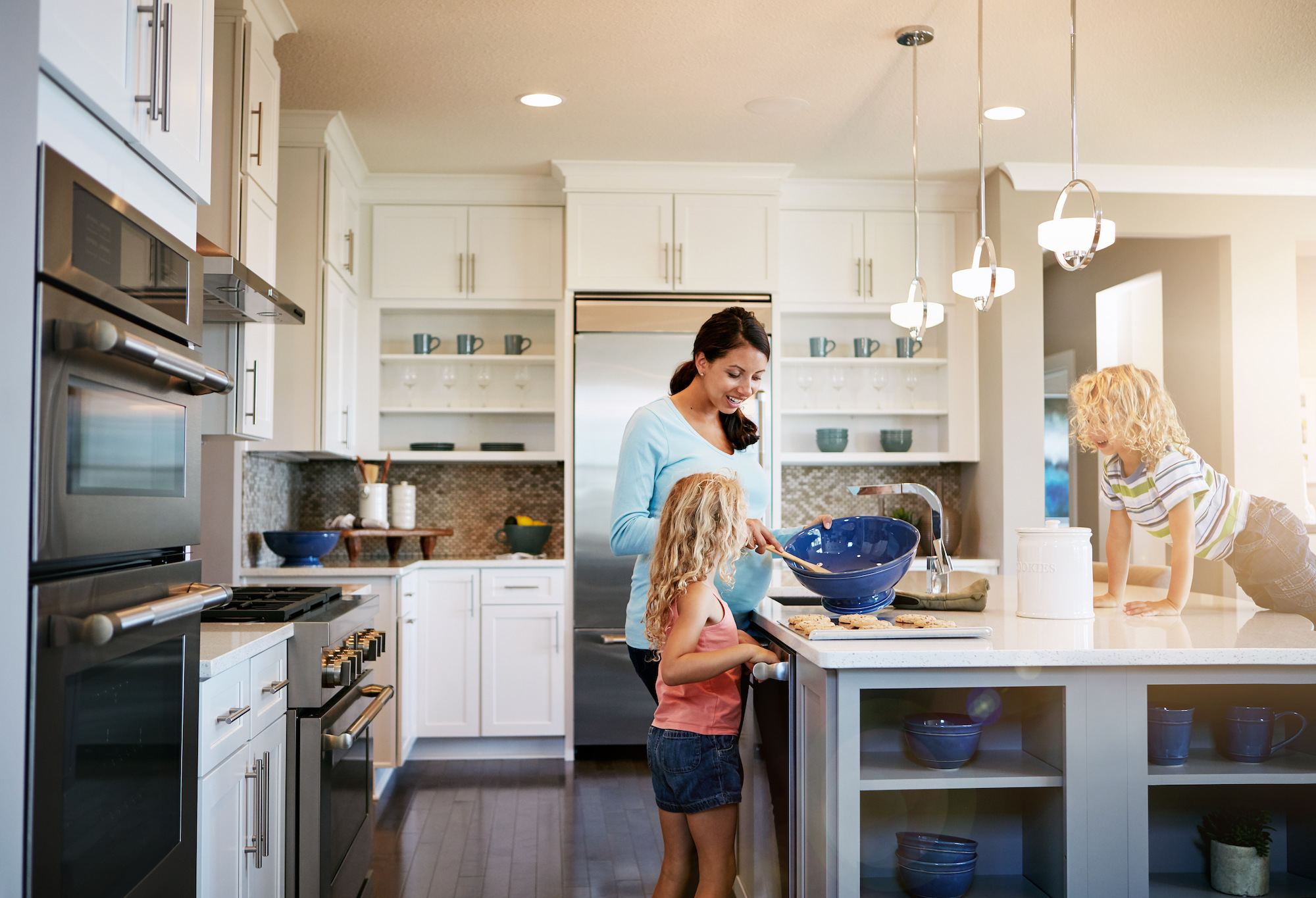 mother-baking-cookies-with-her-children-in-kitchen-2026-01-09-10-54-09-utc