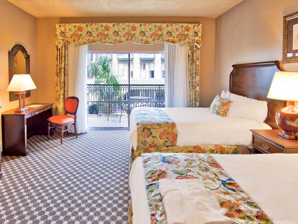 menger-hotel-rooms-deluxe-two-doubles-with-balcony-01-5d81584f75c44.600×450-1