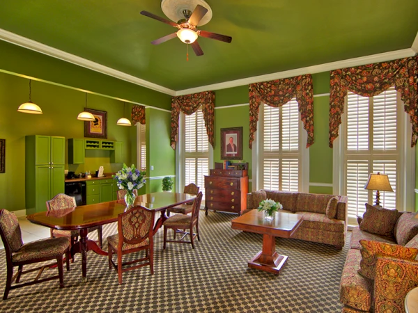 menger-suites-luxury-roosevelt-2-5d49d5fda290a.600×450-1