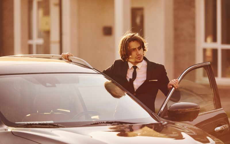 Chauffeur-Hire-for-Luxury-Airport-and-Business-Travel
