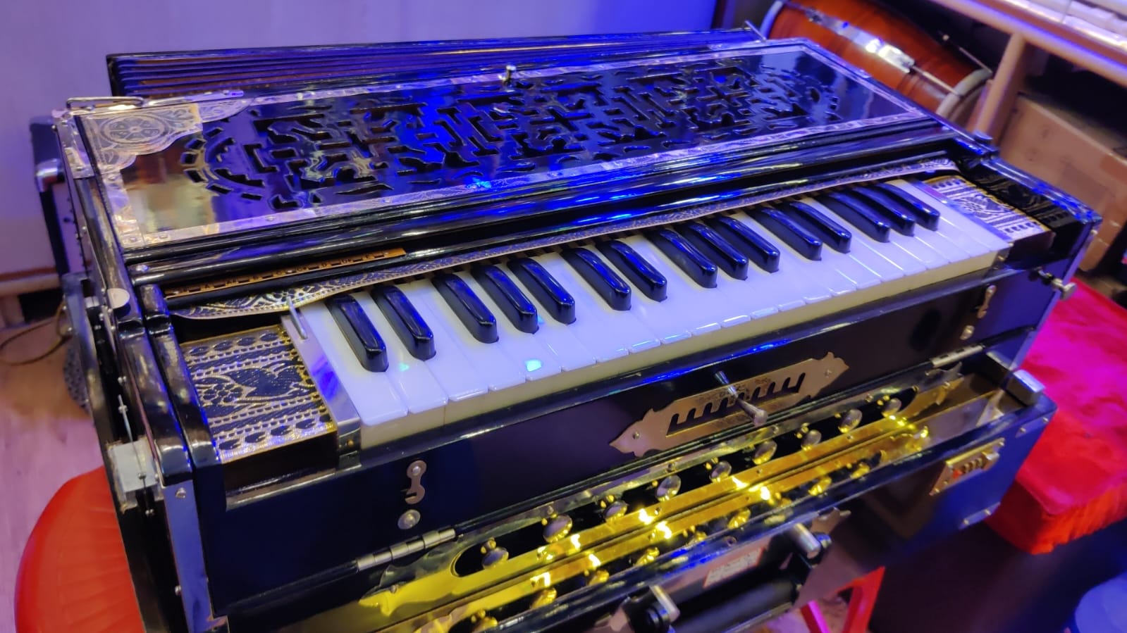 Lydian-harmonium