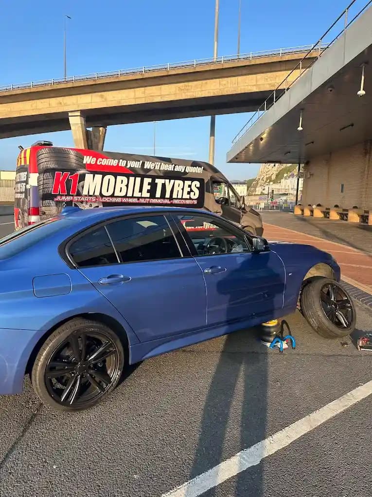 Mobile-Tyre-Fititng-at-Supermarket-parking