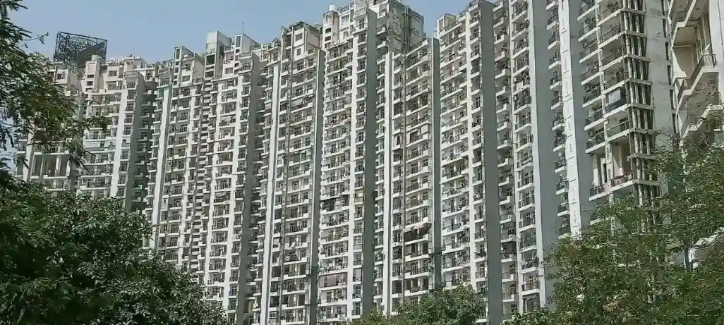 amrapali-platinum-sector-119-noida