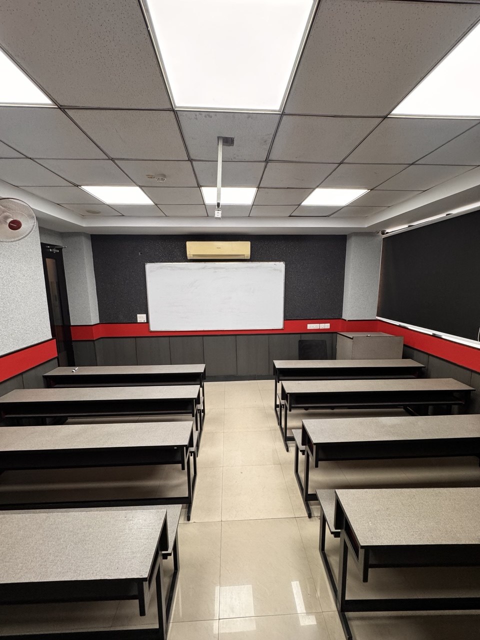 modern-classroom-coaching-noida-sector-50.jpg