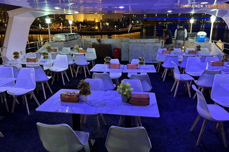 new-year-party-dinner-at-canal-cruise