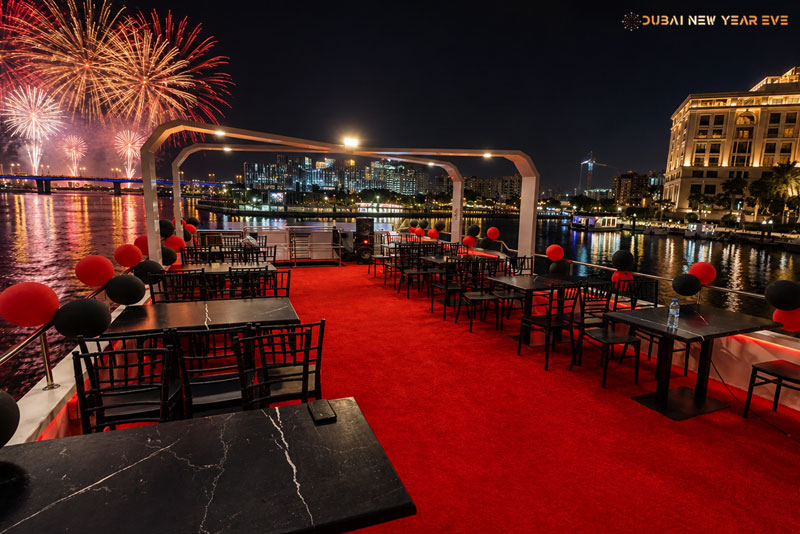 new-years-canal-cruise
