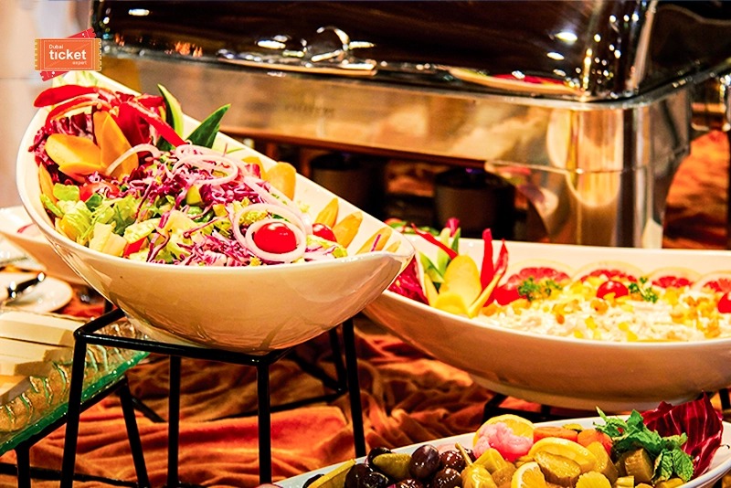 delicious-buffet-dinner-on-canal-cruise-1