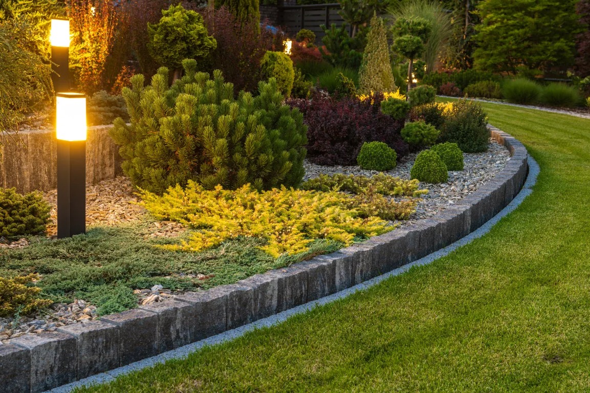 imgi_16_LandscapeLightingwithStoneEdging-97abea41-1920w