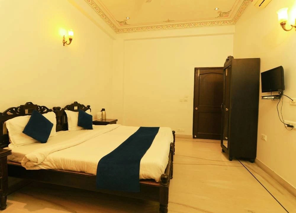 low-budget-hotel-near-lake-pichola-1