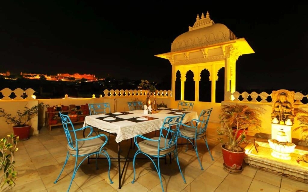 rooftop-restaurant-in-udaipur