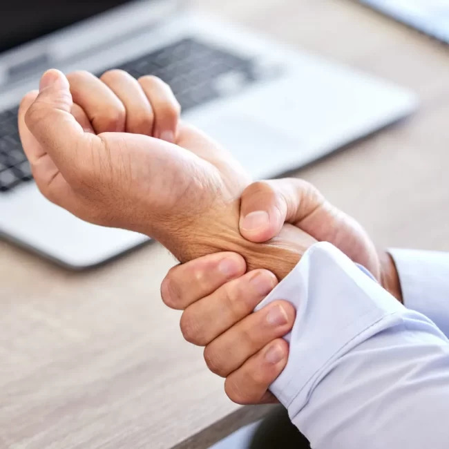Neuropathy-Signs-and-Symptoms-banner-2-650×650-1