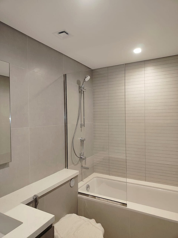 bathtub_glass_enhanced_600x800_300dpi