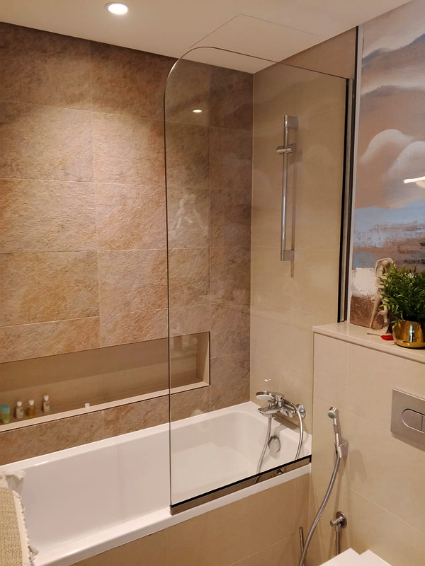 bathtub_glass_enhanced_600x800_300dpi1