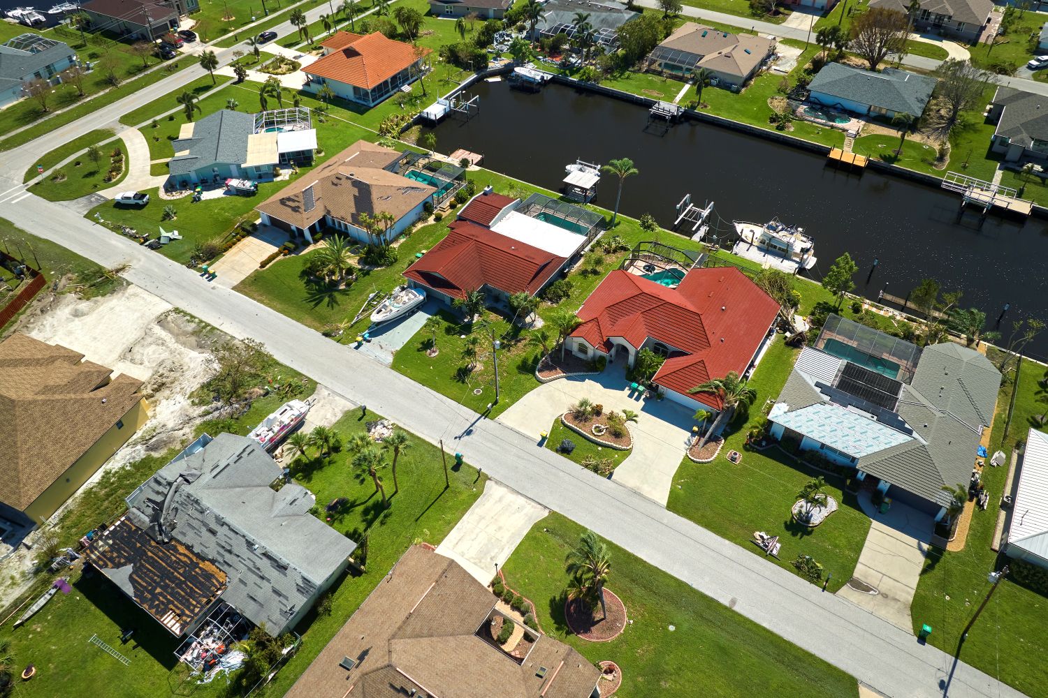 damaged-home-rooftops-after-hurricane-ian-in-flori-2026-03-17-05-45-26-utc