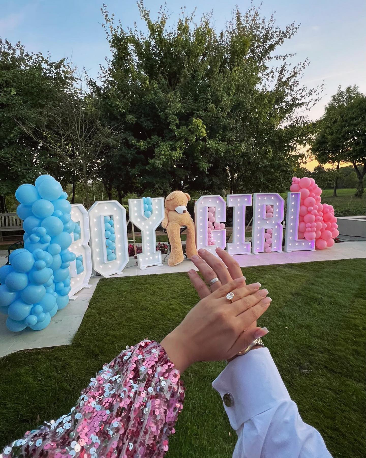 gender-reveal-balloons-in-London