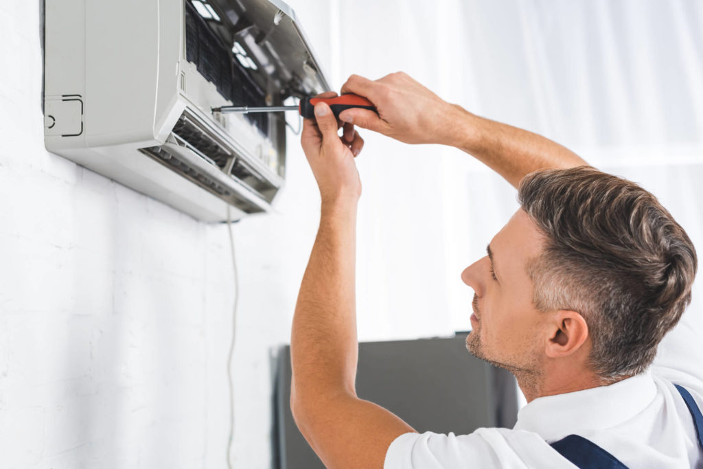 handsome-adult-man-repairing-air-conditioner-with-9EU4XWH-1024×683-1