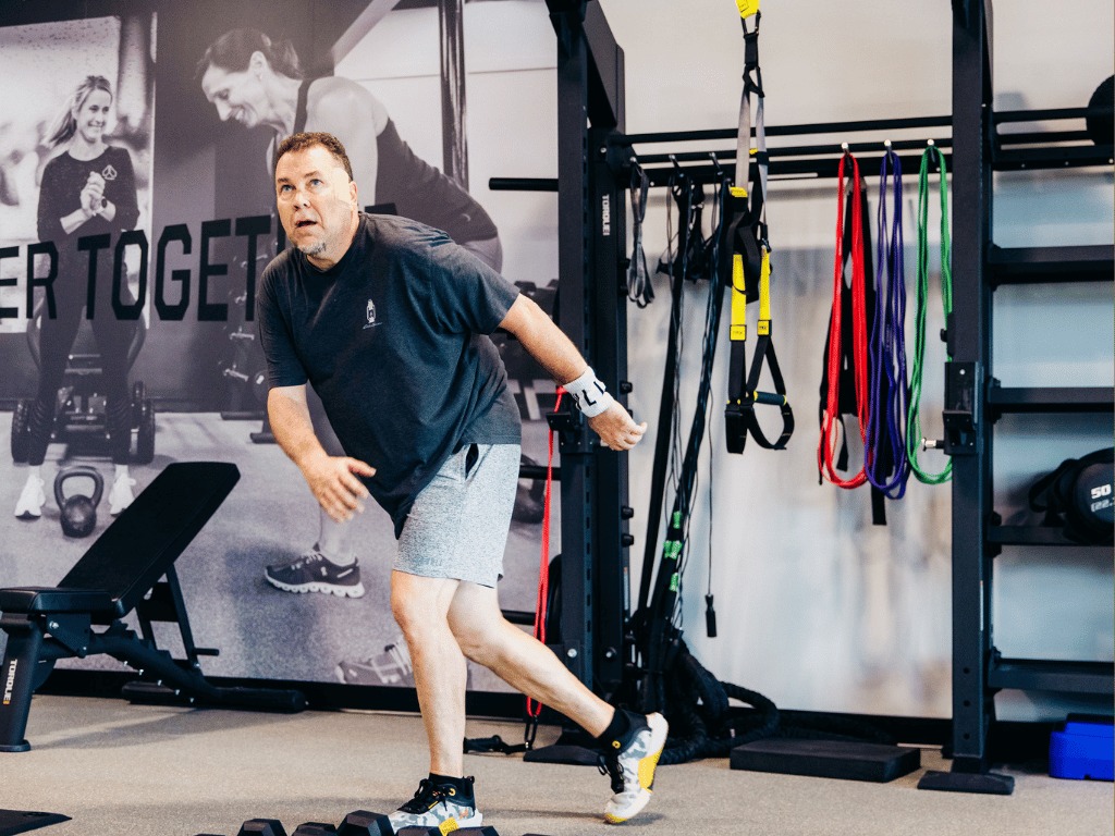 imgi_74_2-Alloy-B2C-man-personal-training-side-plyometrics