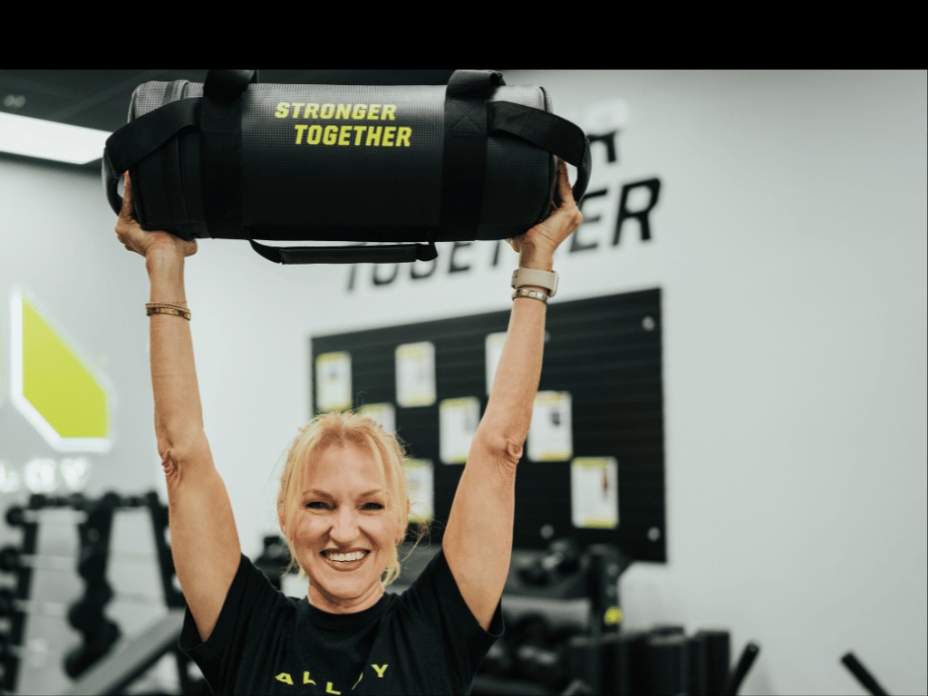 imgi_75_2-alloy-personal-training-female-client-holding-weight-bag