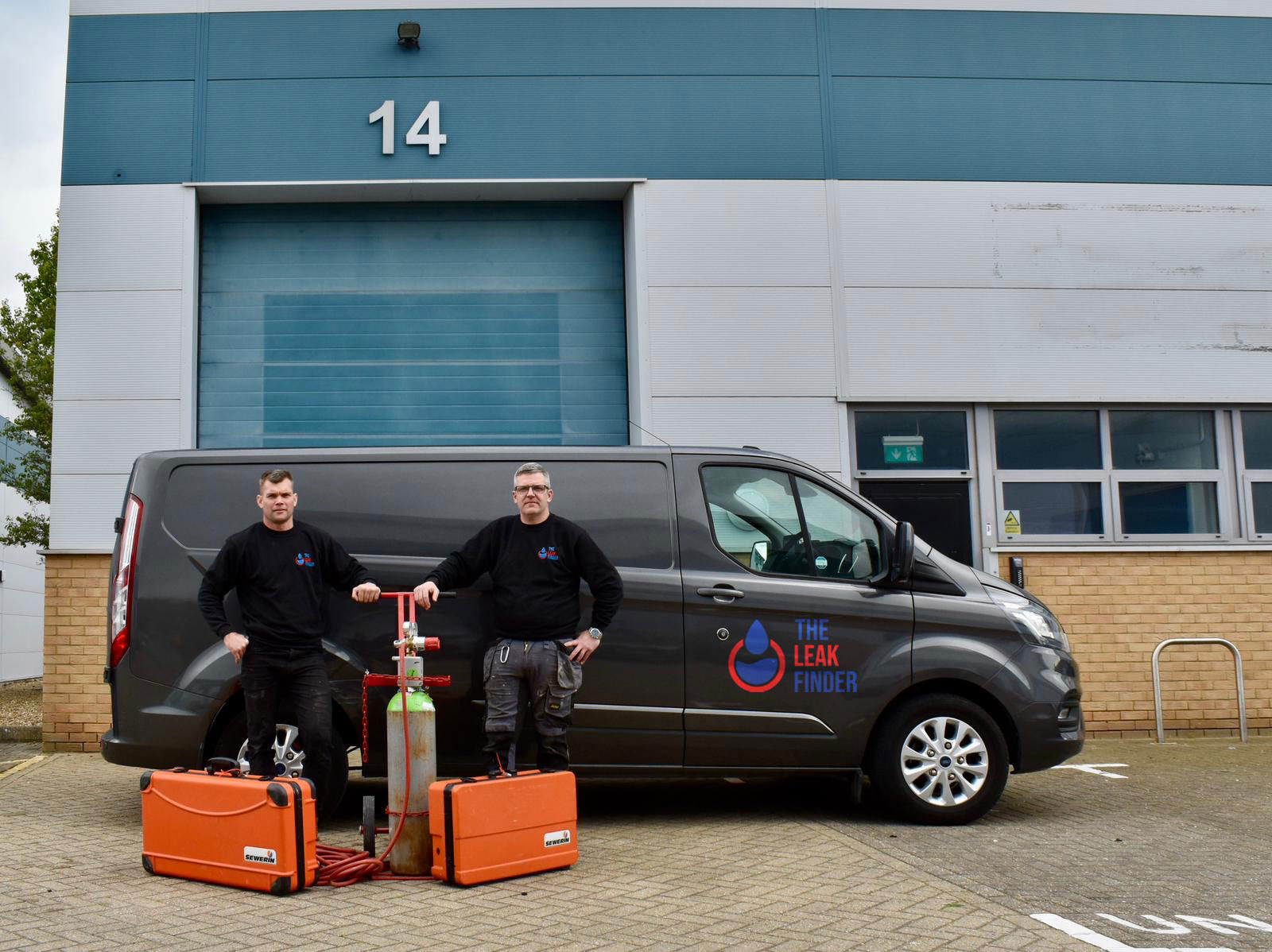 leaks-finder-van-1
