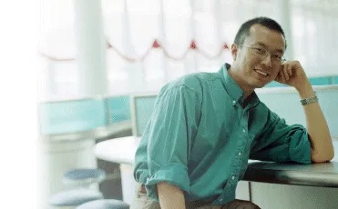 guy-monitors-confident