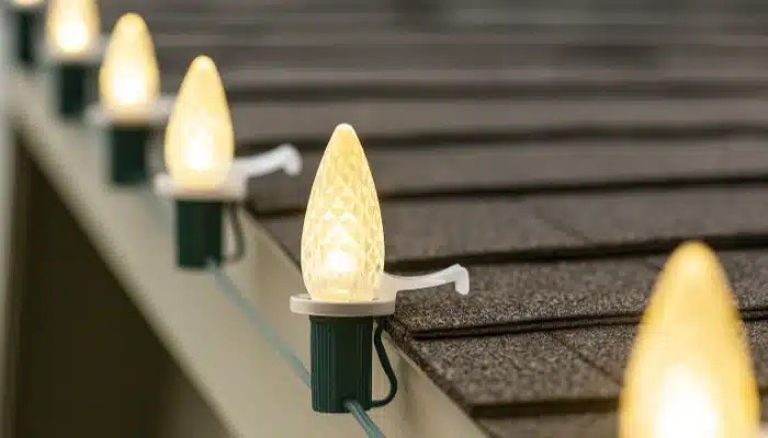 imgi_45_warm-white-christmas-bulbs-roof-edge