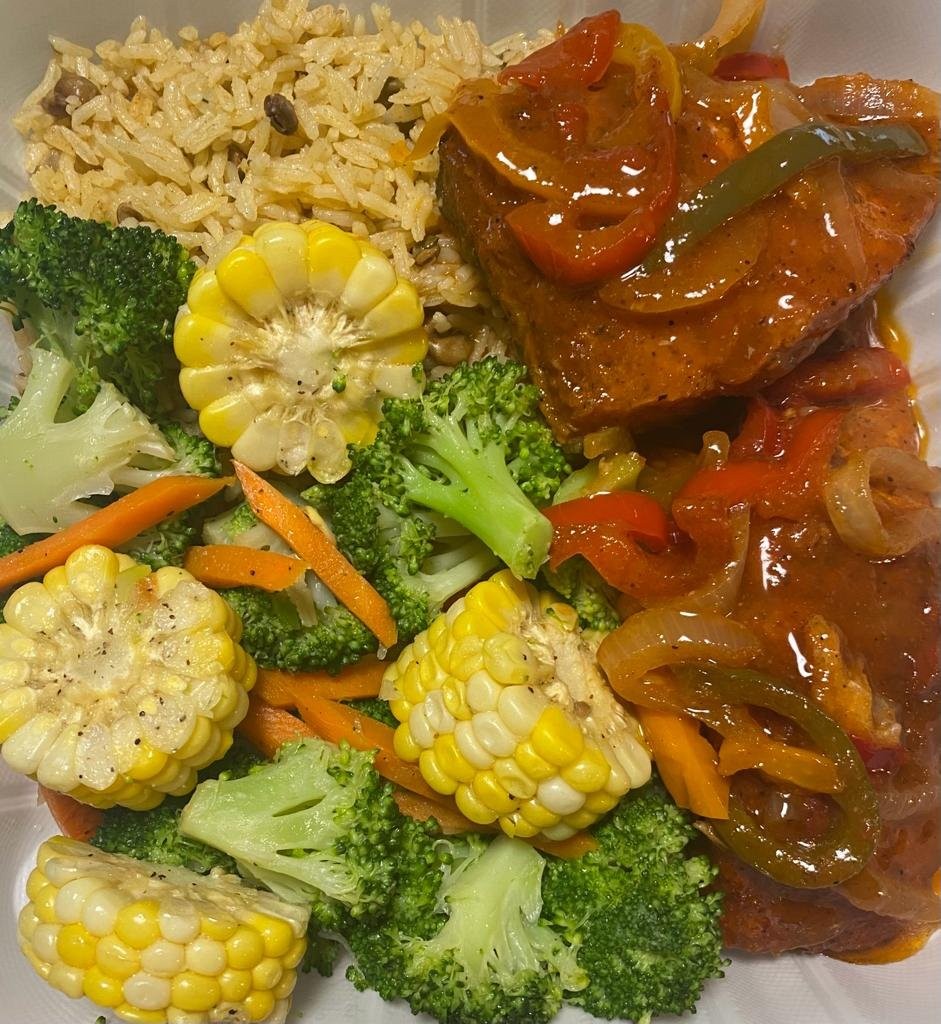 03-brown-stew-chicken-plate