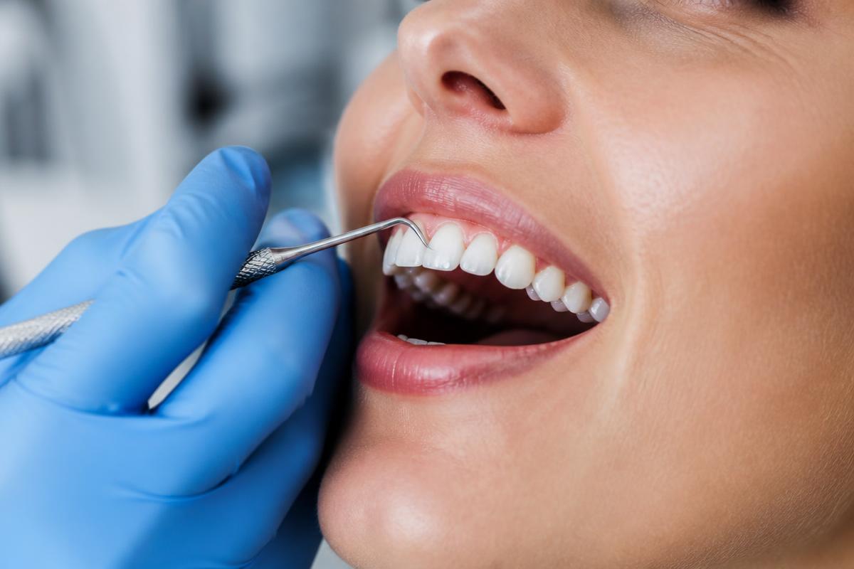 Bleeding-Gums-Treatment-in-Piccadilly