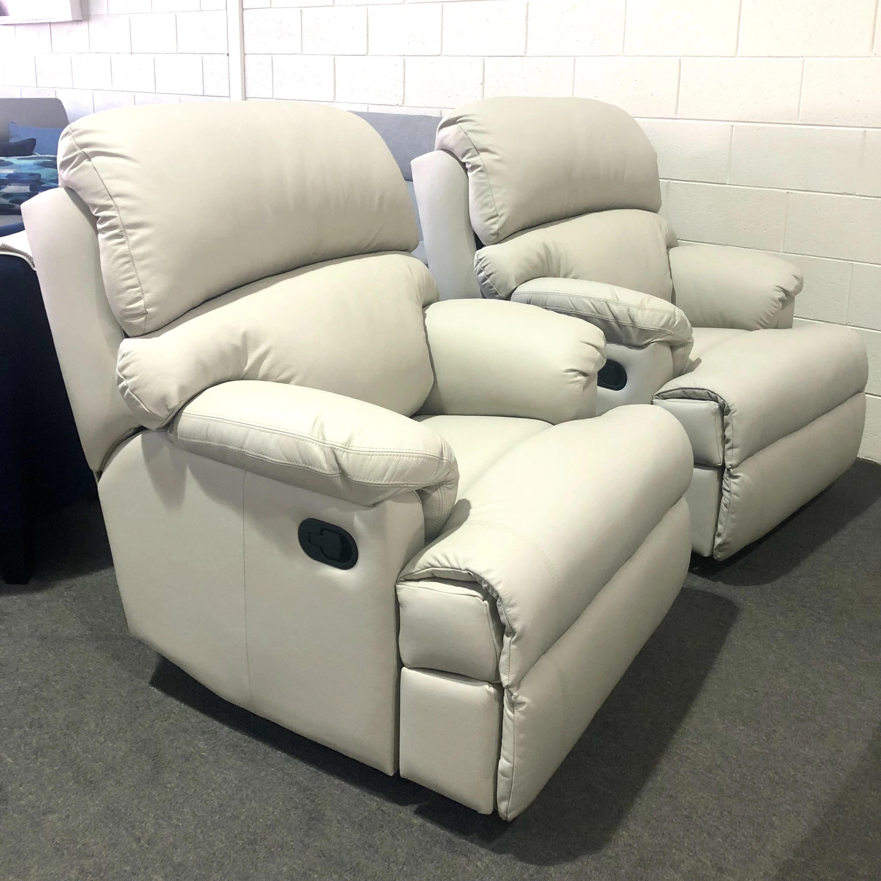 ambassador-leather-recliner-known-for-lounges-vineyard