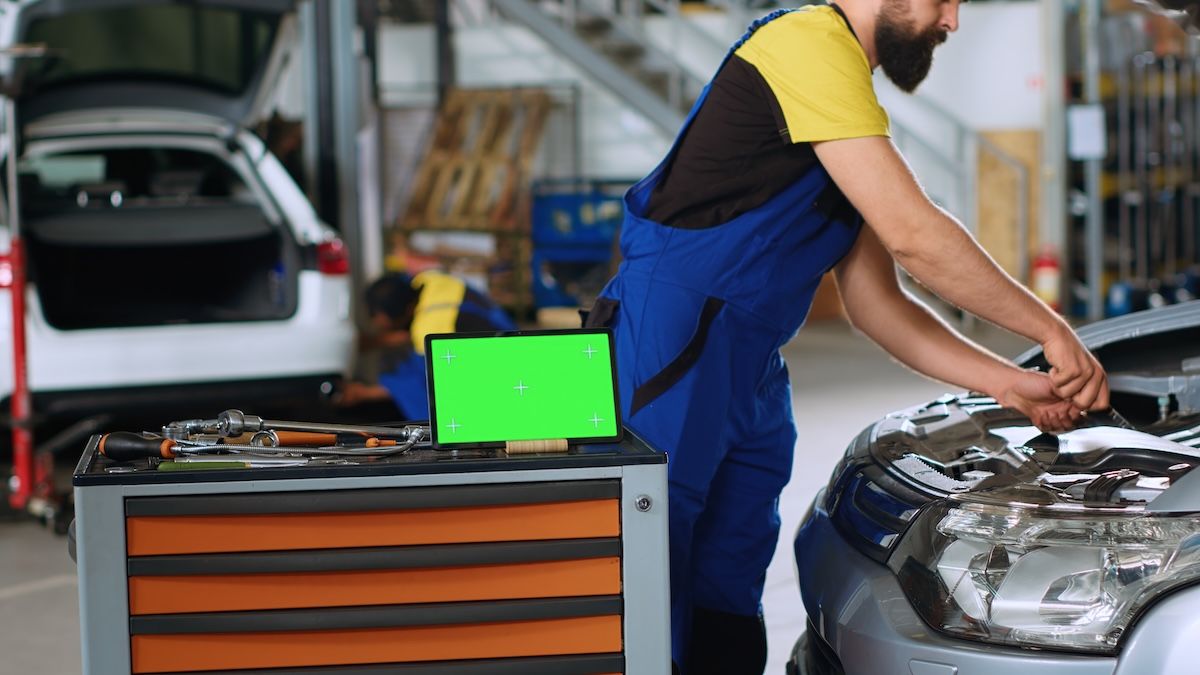 chroma-key-laptop-in-auto-repair-shop-2026-01-08-02-29-12-utc