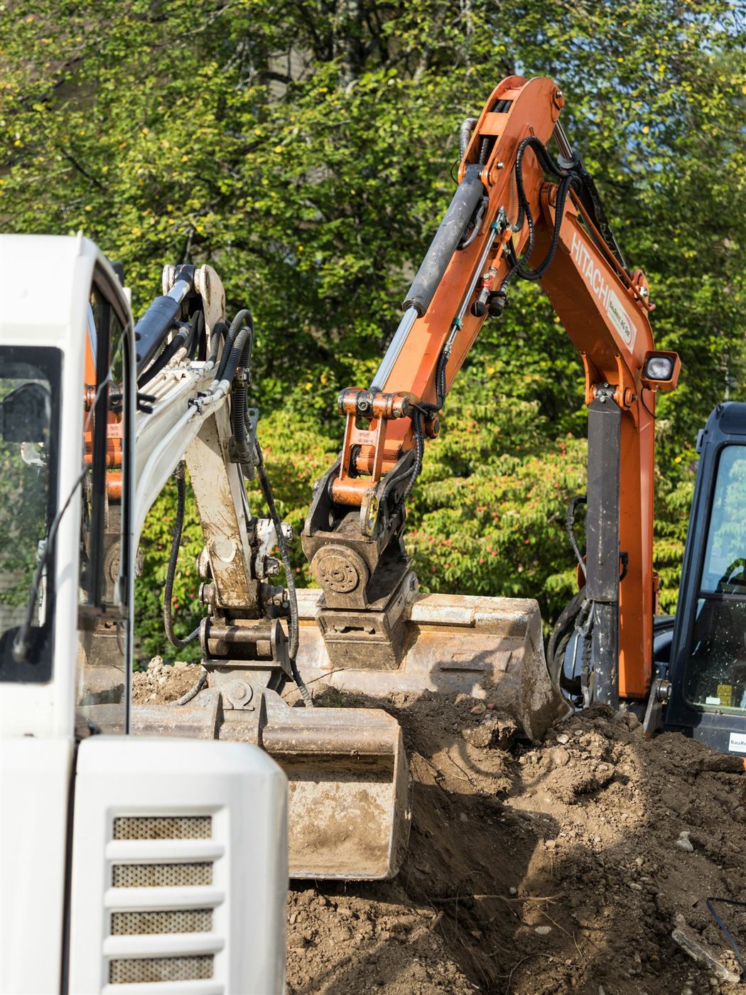 earth-digging-BVdhWZ8J