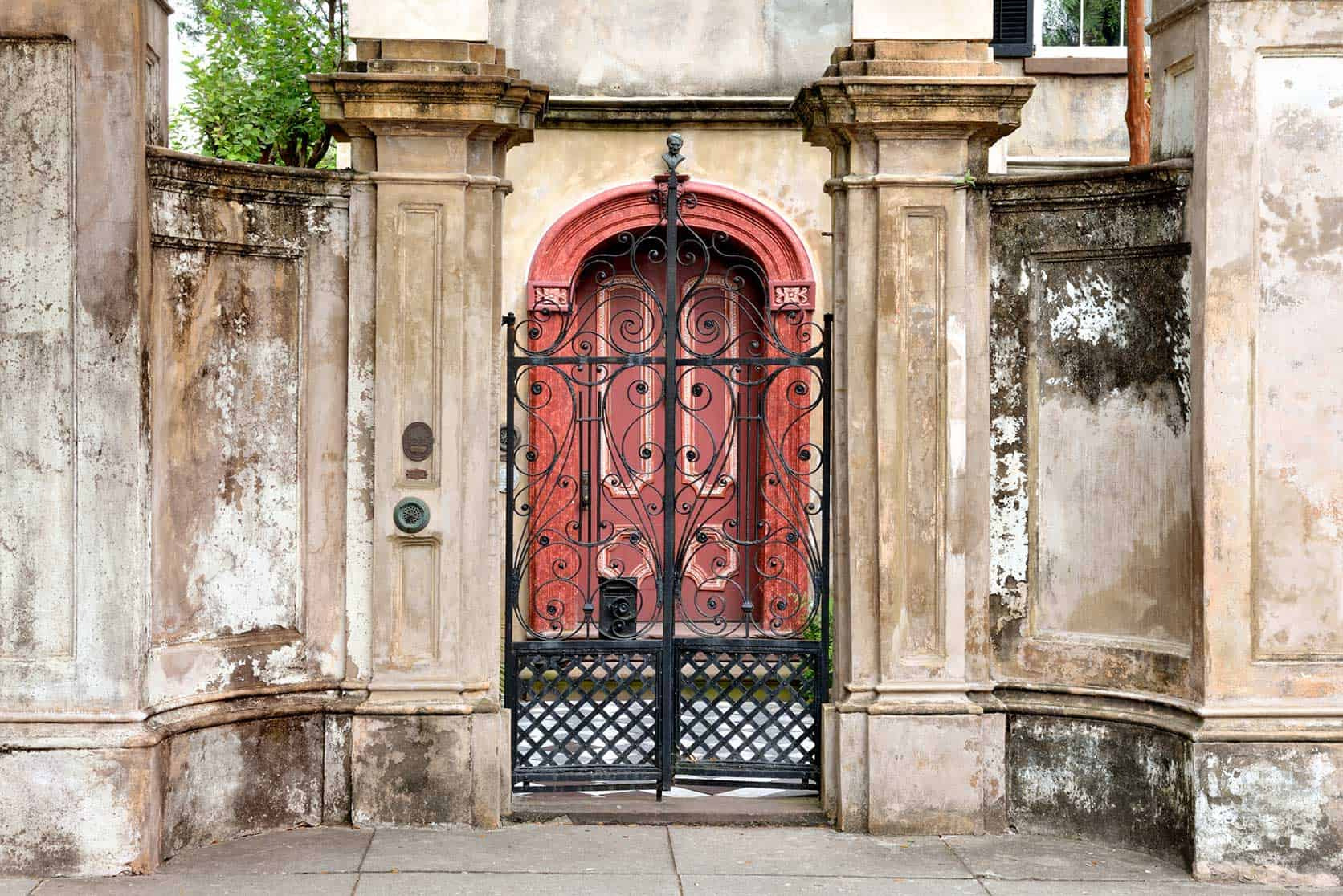 imgi_17_Red-Door-On-Legare
