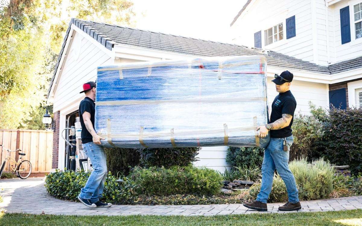 imgi_212_carrying-furniture