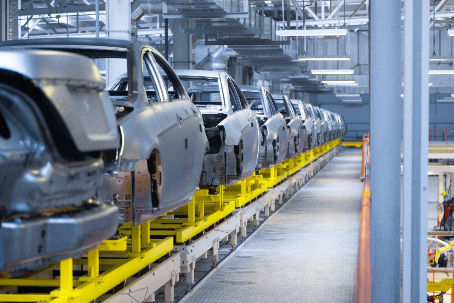modern-automobile-production-line-automated-production-equipment-shop-assembly-new-modern-cars-way-assembly-car-assembly-line-plant1
