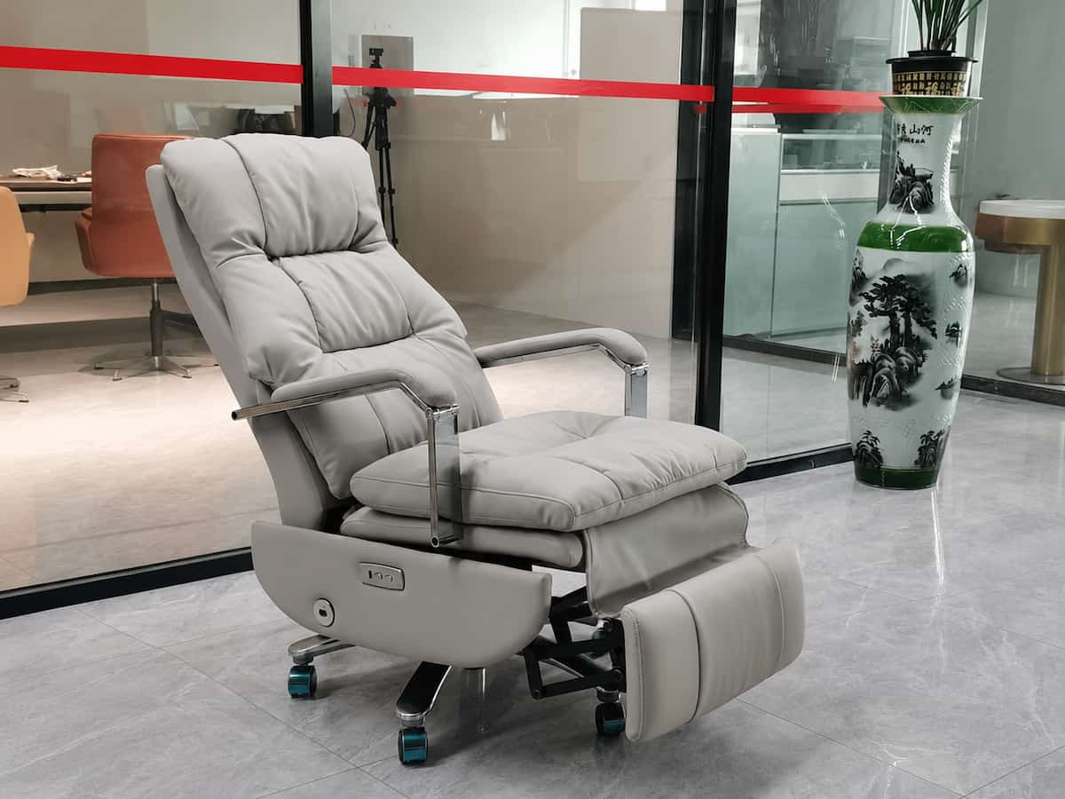 premium-recliner-executive-office-chair-leather-footrest-wakad-pcmc-pune-a2z-chairs