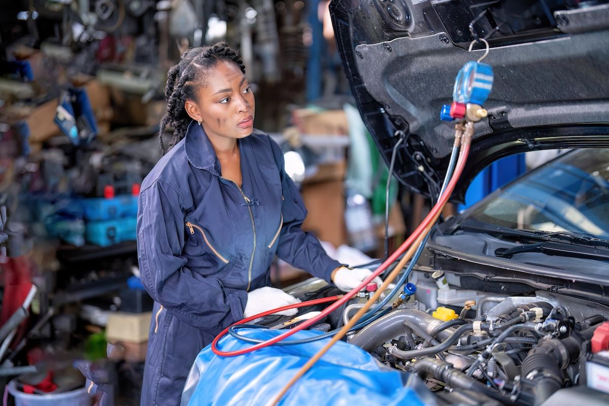 woman-auto-mechanic-inspects-car-engine-in-garage-2026-01-05-05-56-47-utc